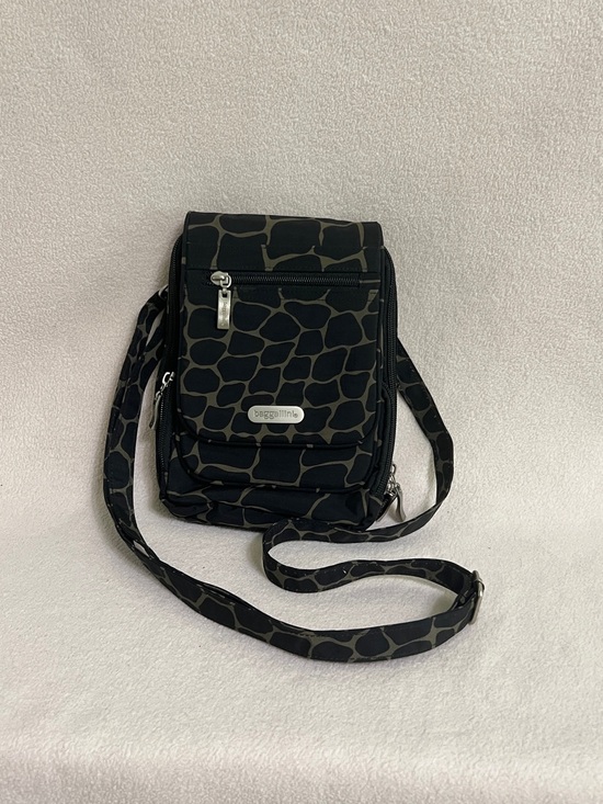 Baggallini Handbags - Baggallini Black Giraffe Print Crossbody Bag Small Water Resistant